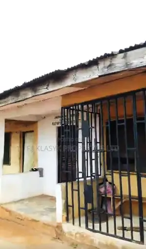 5bdrm Bungalow in Benin City for sale