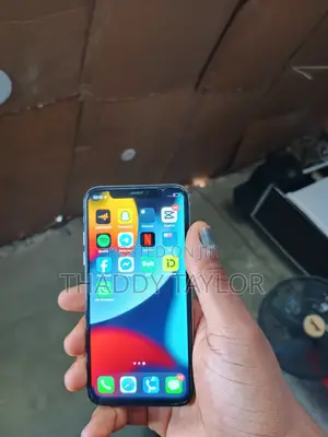 Apple iPhone X 64 GB White