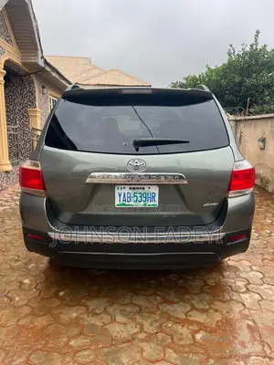 Toyota Highlander 3.5L 4WD 2013 Green