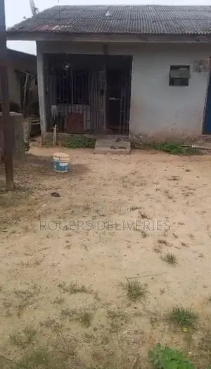 6bdrm Block of Flats in Warri for sale