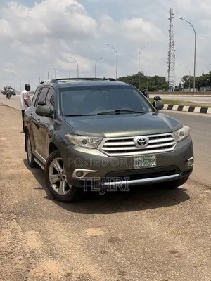 Toyota Highlander Limited 3.5l 4WD 2013 Green