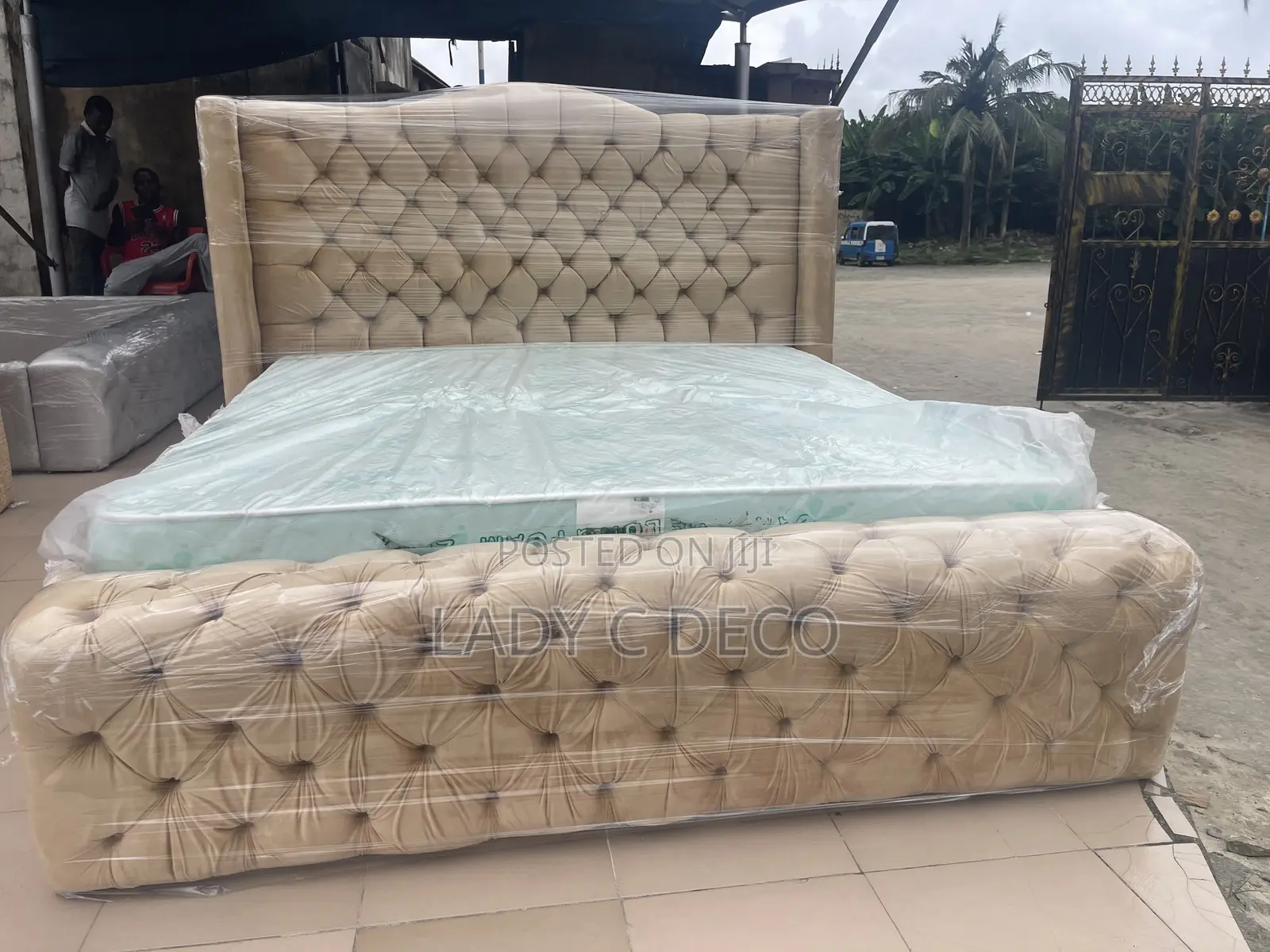 7byb7 Luxury Bed Frame