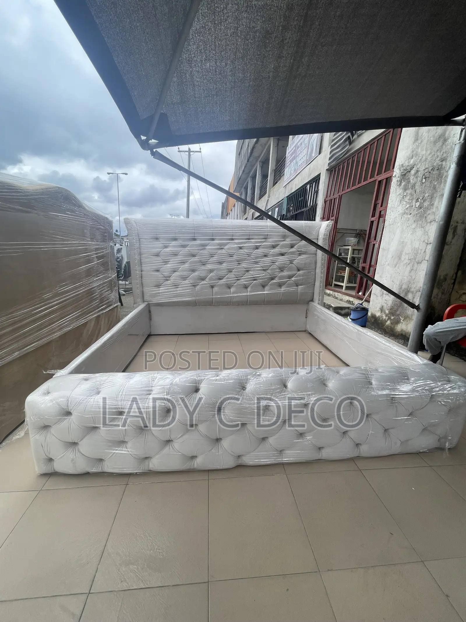7byb7 Luxury Bed Frame