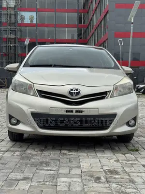 Toyota Yaris SE Hatchback 5dr 2016 Beige