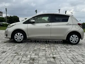 Toyota Yaris SE Hatchback 5dr 2016 Beige