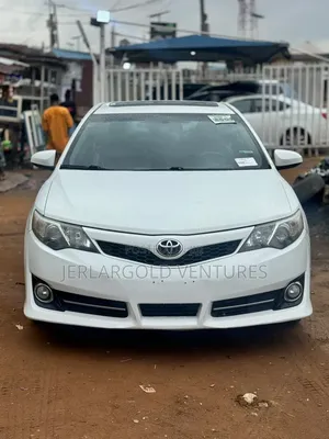 Toyota Camry SE V6 4dr Sedan (3.5L 6cyl 6A) 2012 White