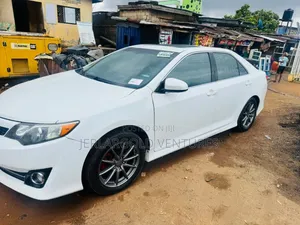 Toyota Camry SE V6 4dr Sedan (3.5L 6cyl 6A) 2012 White
