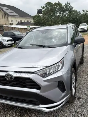 Toyota RAV4 LE AWD 2020 Silver