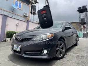 Toyota Camry SE 4dr Sedan (3.5L 6cyl 6A) 2014 Gray