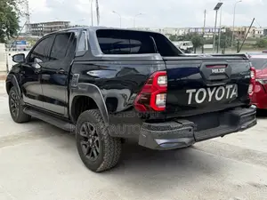 Toyota Hilux 2024 Black