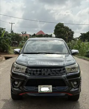 Toyota Hilux 2014 Burgundy