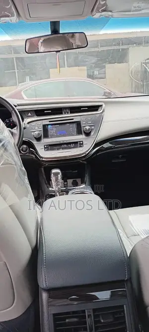 Toyota Avalon Limited 4dr Sedan (3.5L 6cyl 6A) 2014 Black