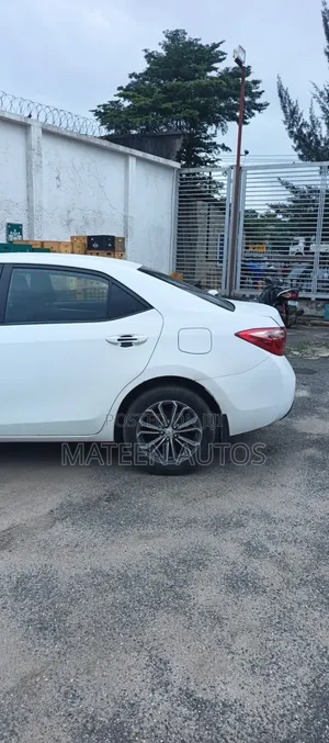 Toyota Corolla 2017 White
