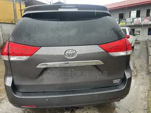 Toyota Sienna Limited 7 Passenger 2010 Gray