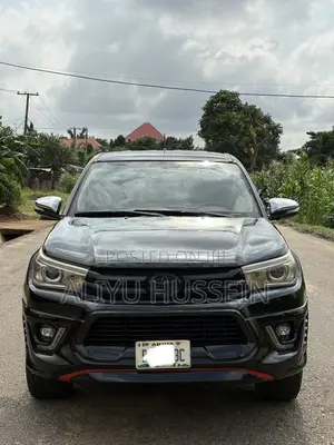 Toyota Hilux 2014 Black