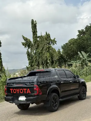 Toyota Hilux 2014 Black