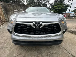Toyota Highlander XLE 2021 Silver