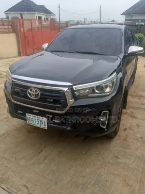 Toyota Hilux 2024 Black