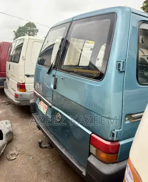 Volkswagen Transporter 2004 Blue