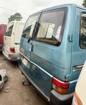 Volkswagen Transporter 2004 Blue