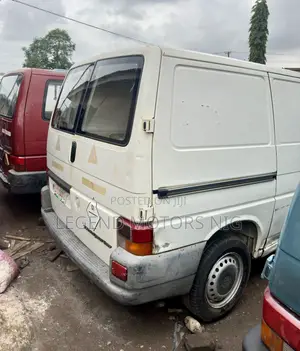 Volkswagen Transporter 2002 White
