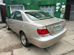 Toyota Camry 2005 Gold