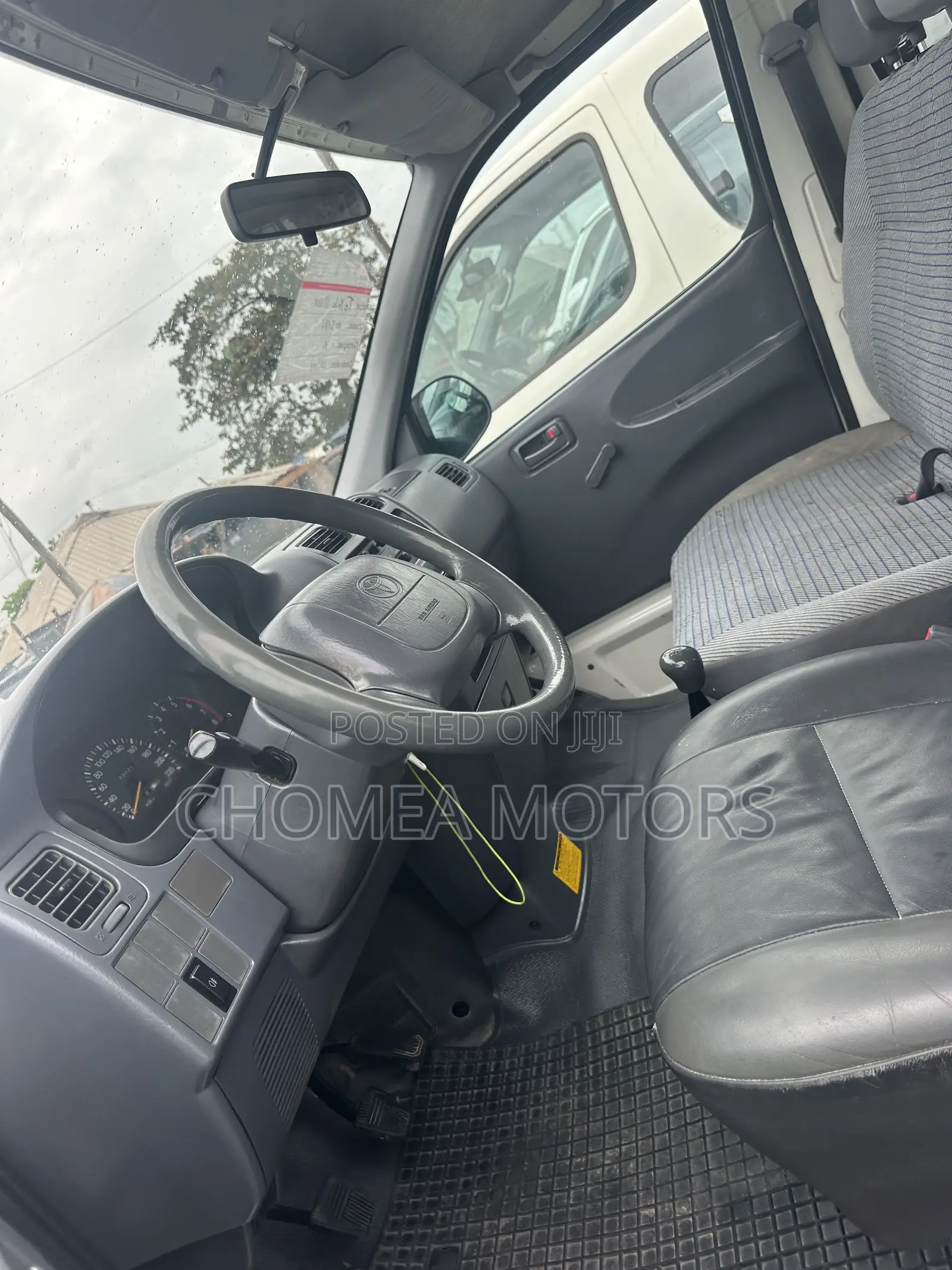 Toyota HiAce 2006 White