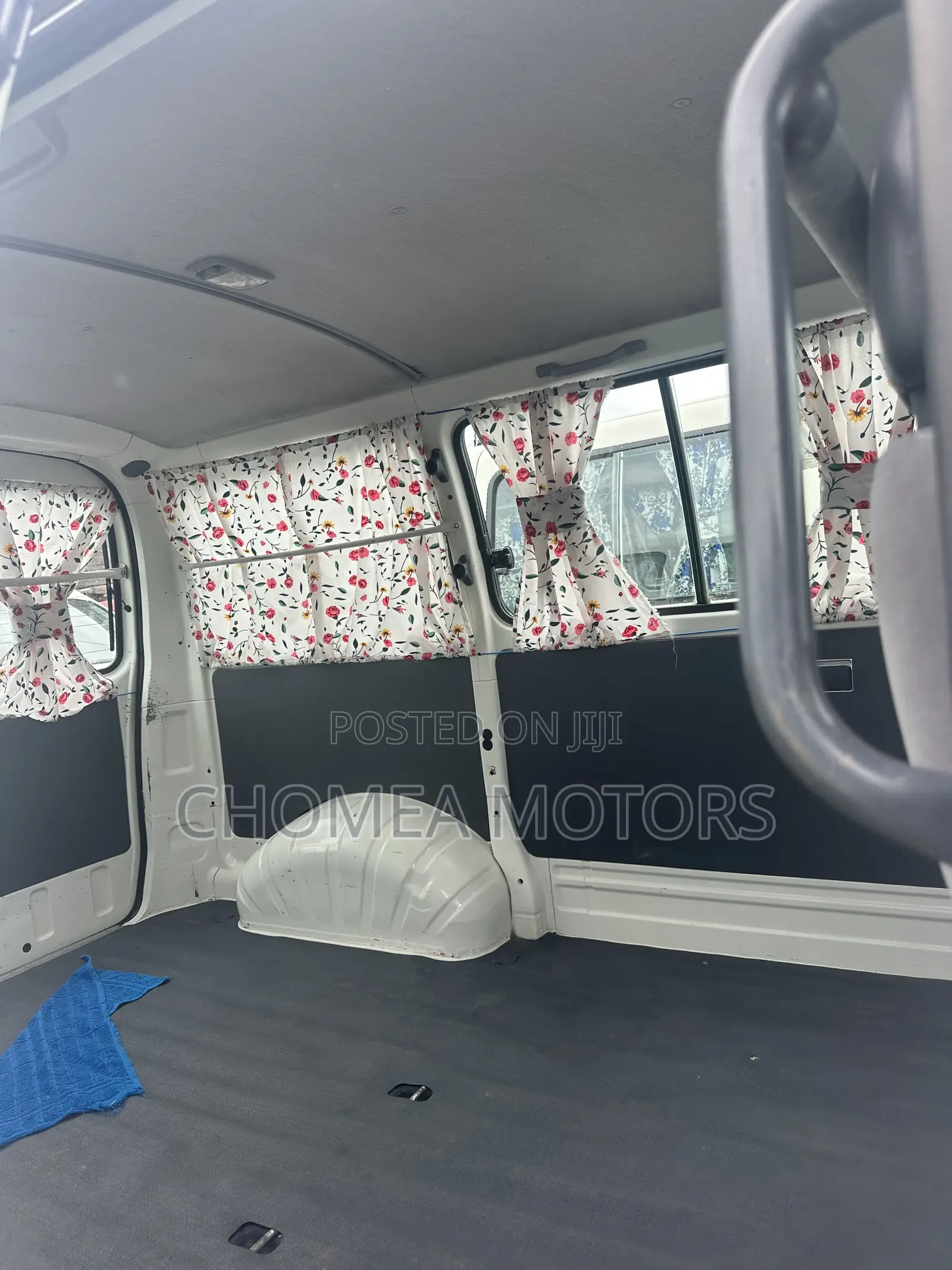 Toyota HiAce 2006 White