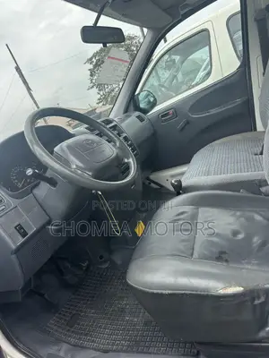 Toyota HiAce 2006 White