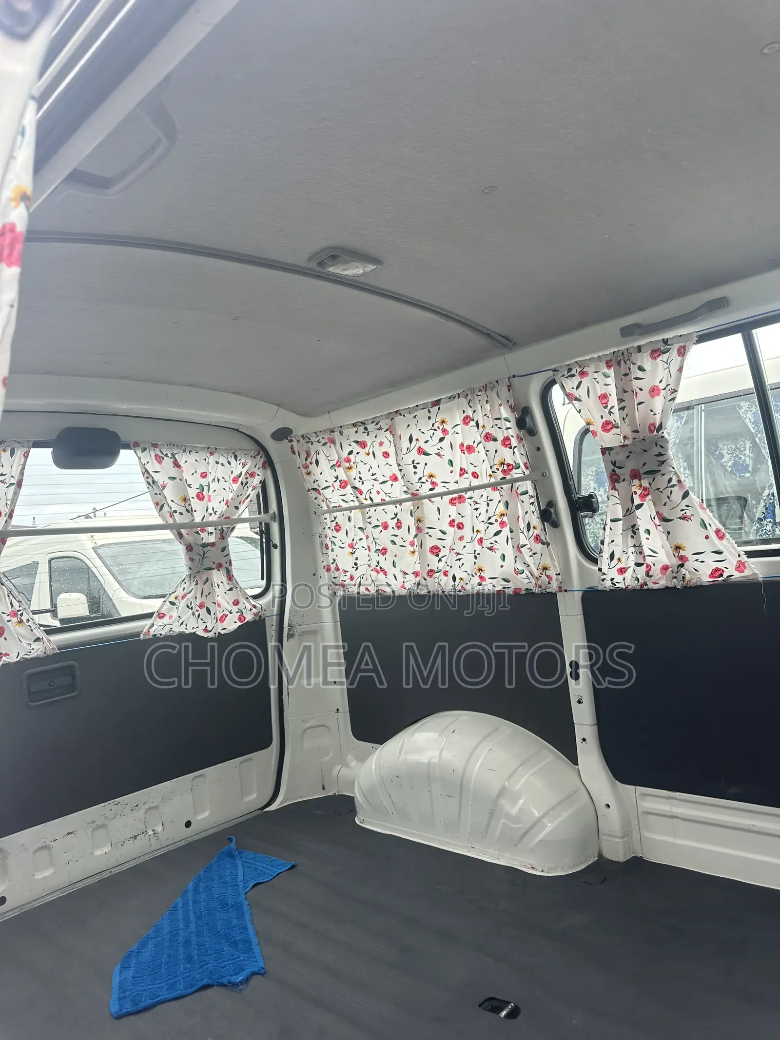 Toyota HiAce 2006 White