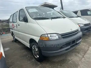 Toyota HiAce 2006 White