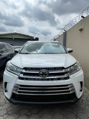 Toyota Highlander LE 2019 White