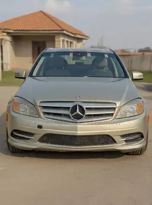 Mercedes-Benz C300 Luxury Sedan RWD (3.0L 6cyl 7A) 2010 Gold