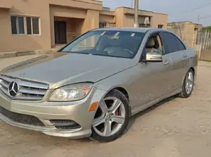 Mercedes-Benz C300 Luxury Sedan RWD (3.0L 6cyl 7A) 2010 Gold