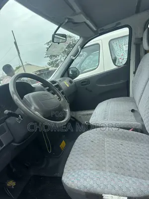 Toyota HiAce 2007 White