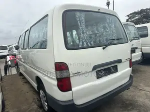 Toyota HiAce 2007 White
