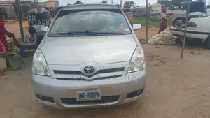 Toyota Verso 2009 Silver