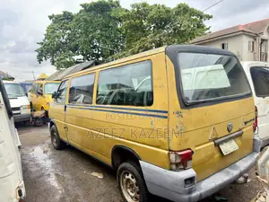 Volkswagen Transporter 2002 Yellow