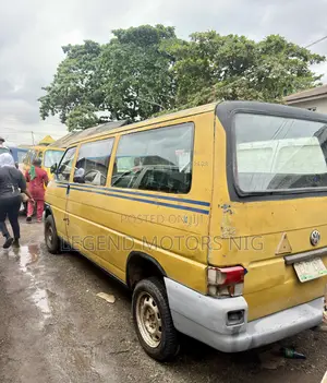 Volkswagen Transporter 2002 Yellow