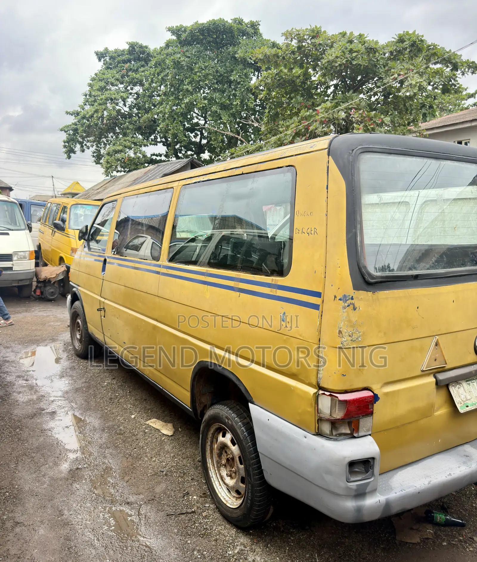 Volkswagen Transporter 2002 Yellow