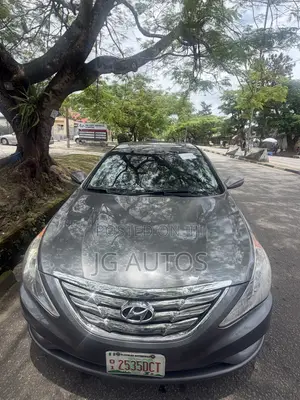 Hyundai Sonata SE 2.0T Sedan FWD (2.0L 4cyl 6A) 2011 Gray