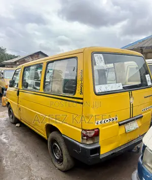 Volkswagen Transporter 2005 Yellow