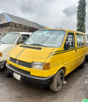 Volkswagen Transporter 2005 Yellow