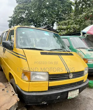 Volkswagen Transporter 2005 Yellow