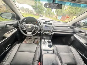Toyota Camry XLE 4dr Sedan (2.5L 4cyl 6A) 2013