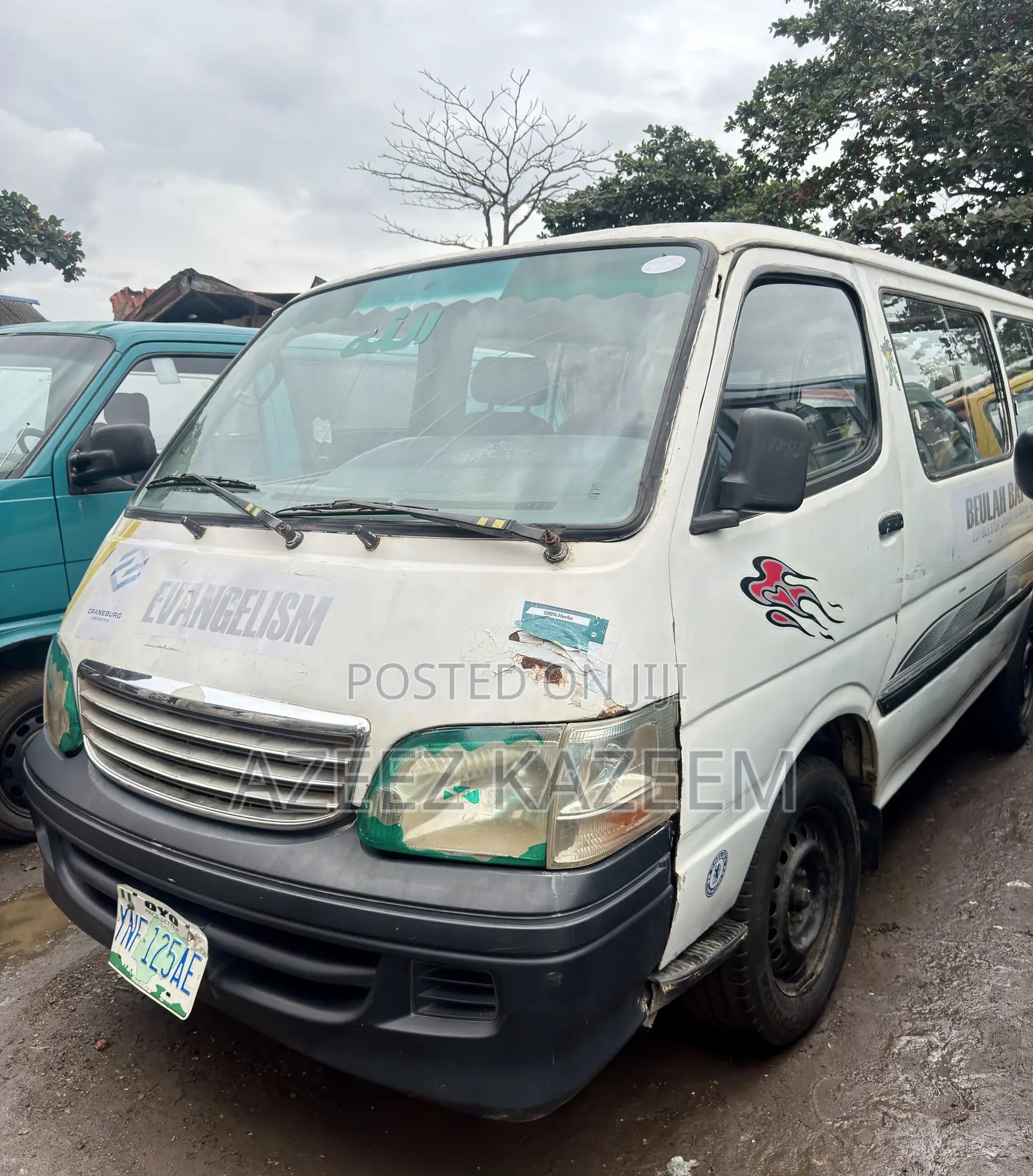 Toyota HiAce 2000 White