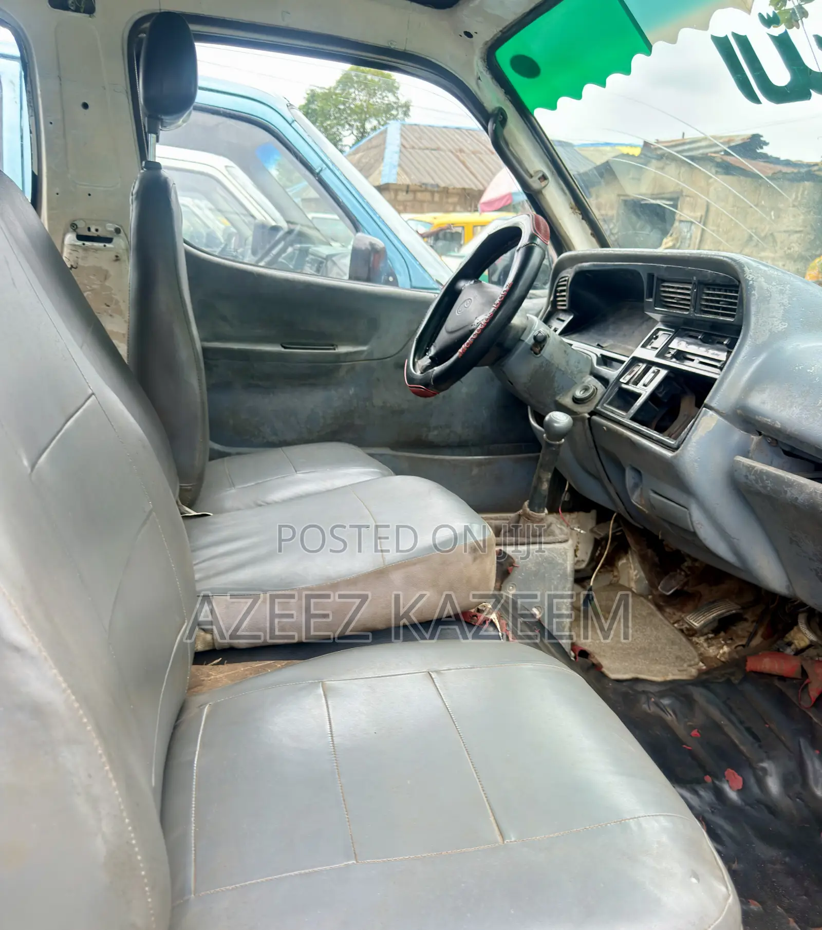 Toyota HiAce 2000 White