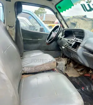 Toyota HiAce 2000 White