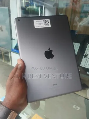 Apple iPad 9.7 64 GB Gray