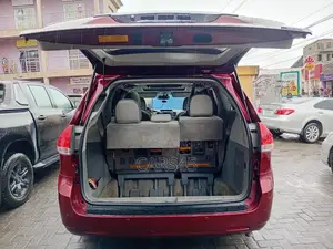 Toyota Sienna 2013 Red